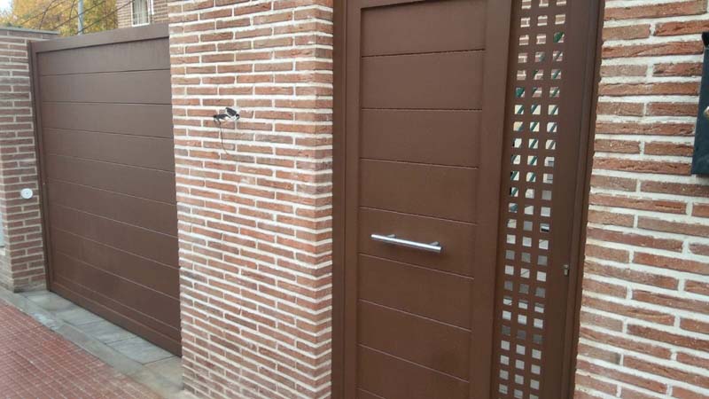 Complutumdoor puertas de entrada y garaje