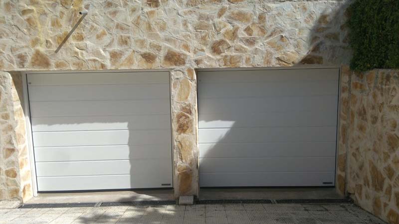Complutumdoor garaje con dos puertas